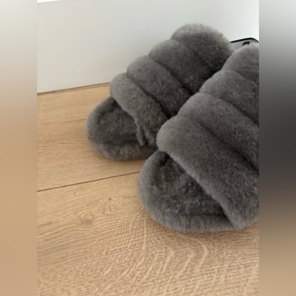 UGG Fluff Yeah Slide Slippers Charcoal Gray Shearling Platform Sandals Size 10 - Picture 2 of 8